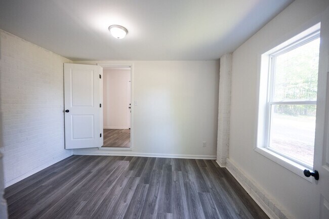 Building Photo - 6561 Huntsboro Rd