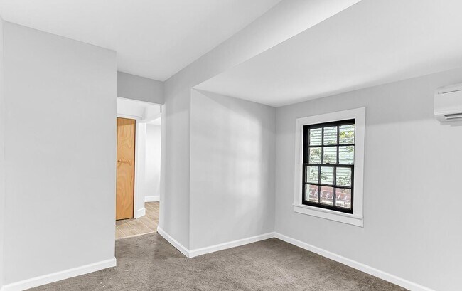 Building Photo - 211 Walnut St