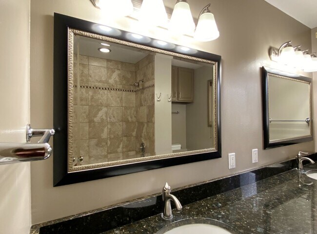 Building Photo - Home With Amazing River Views!