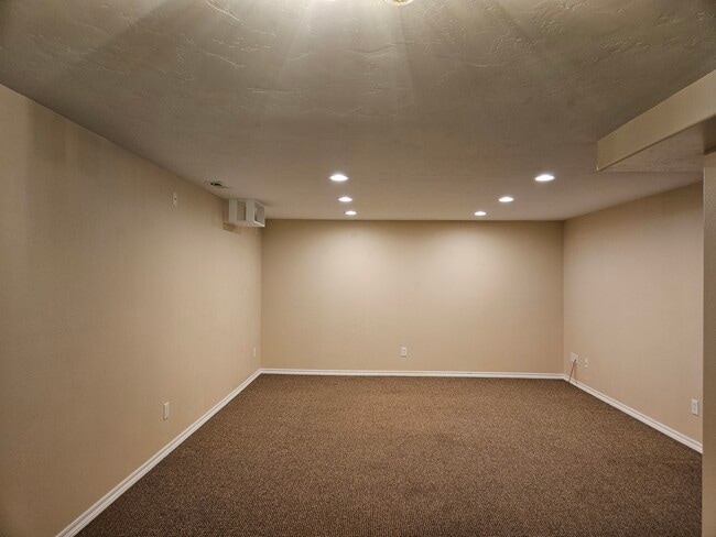 Building Photo - 4007 E 66 N
