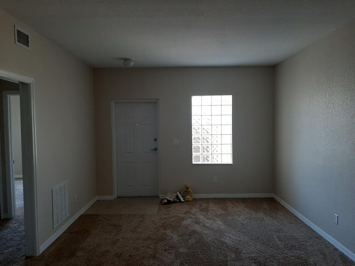 Building Photo - Coming early August 2/2  Ground floor  with newer carpeting