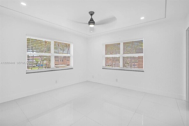 Building Photo - 770 SE 2nd Ave