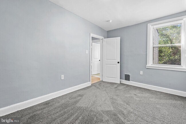 Building Photo - 1638 W Juniata St