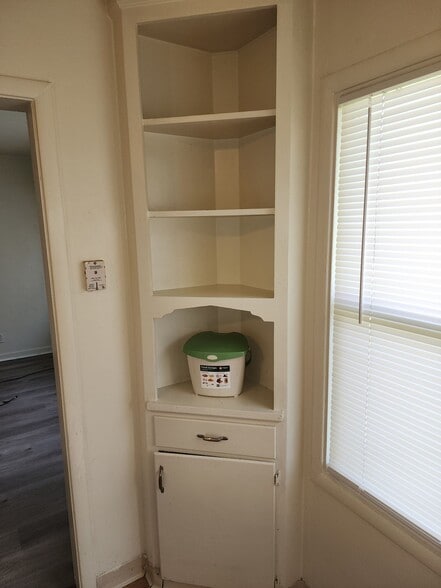 Built in cabinets - 638 Nevada St