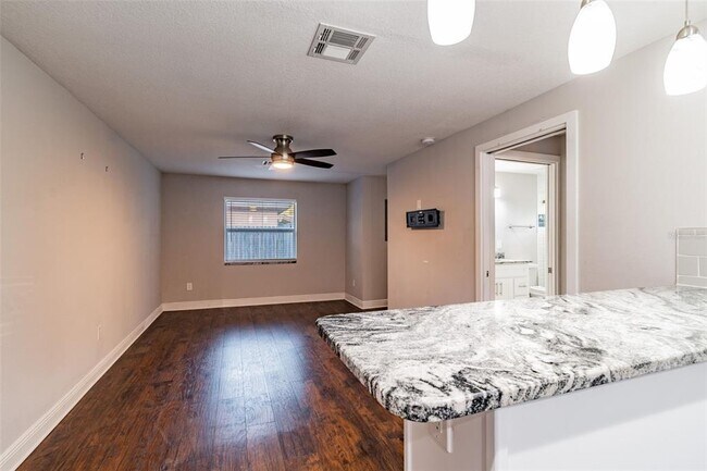 Building Photo - 3208 W Napoleon Ave