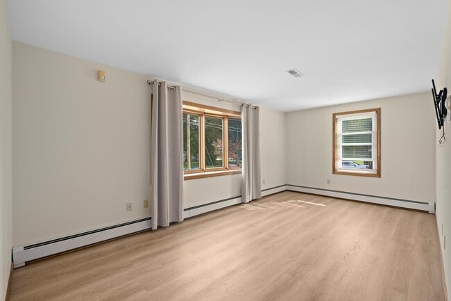 Building Photo - 53 Azarian Rd