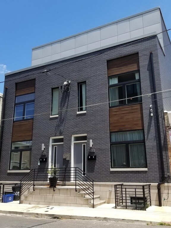 Primary Photo - 2309 E Oakdale St