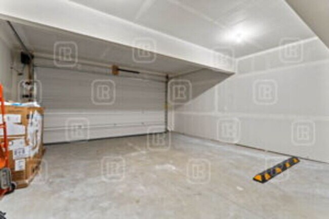 Building Photo - 307 S Grady Ln