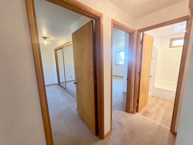 Building Photo - 164 N Harbor St