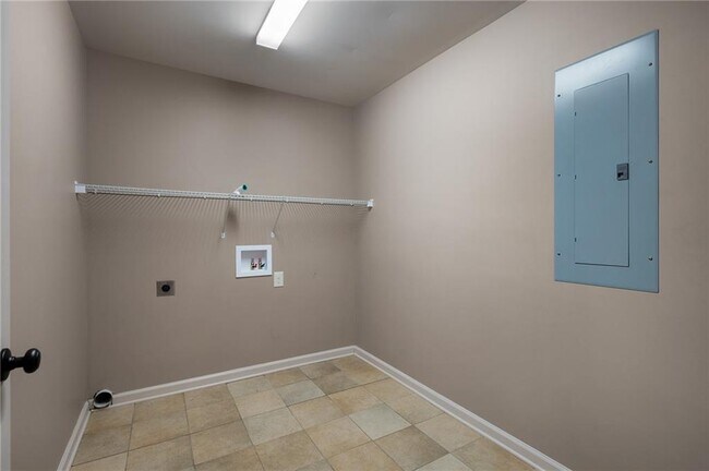 Building Photo - 211 Gilmore Cir SW