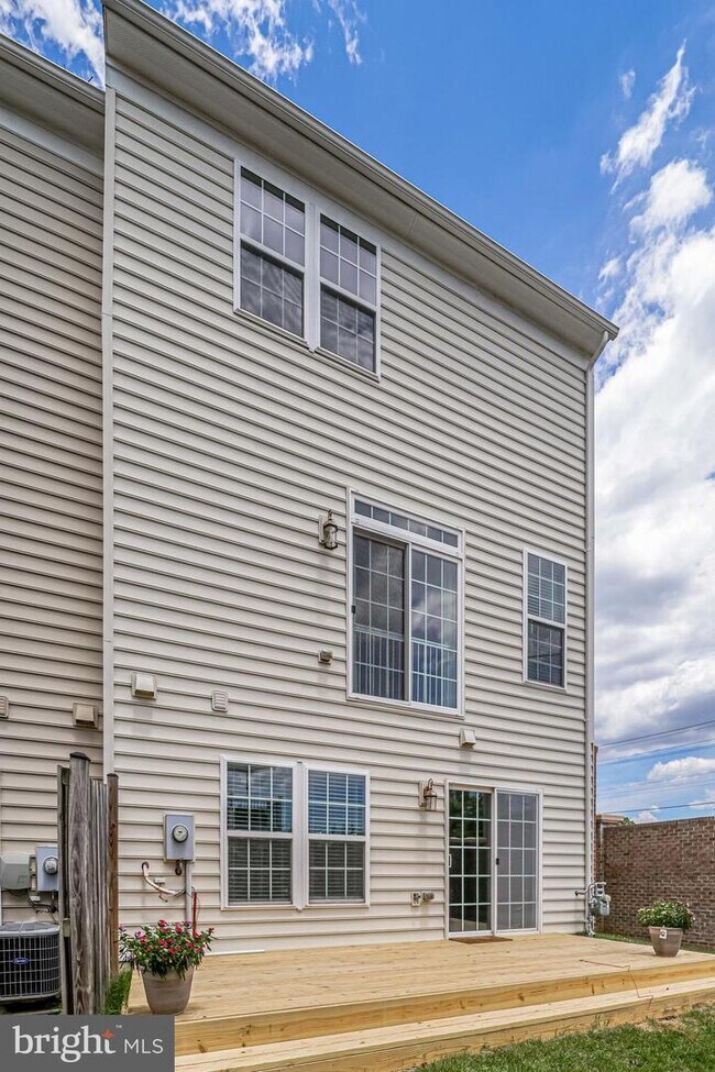 Building Photo - 6262 Summit Point Ct