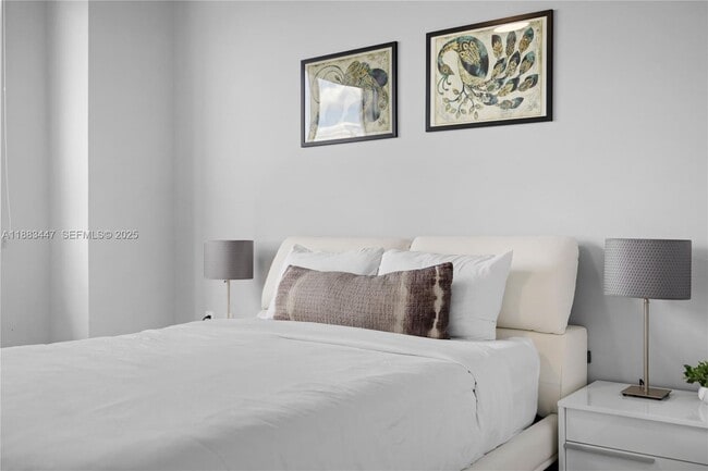 Building Photo - 3250 NE 1st Ave