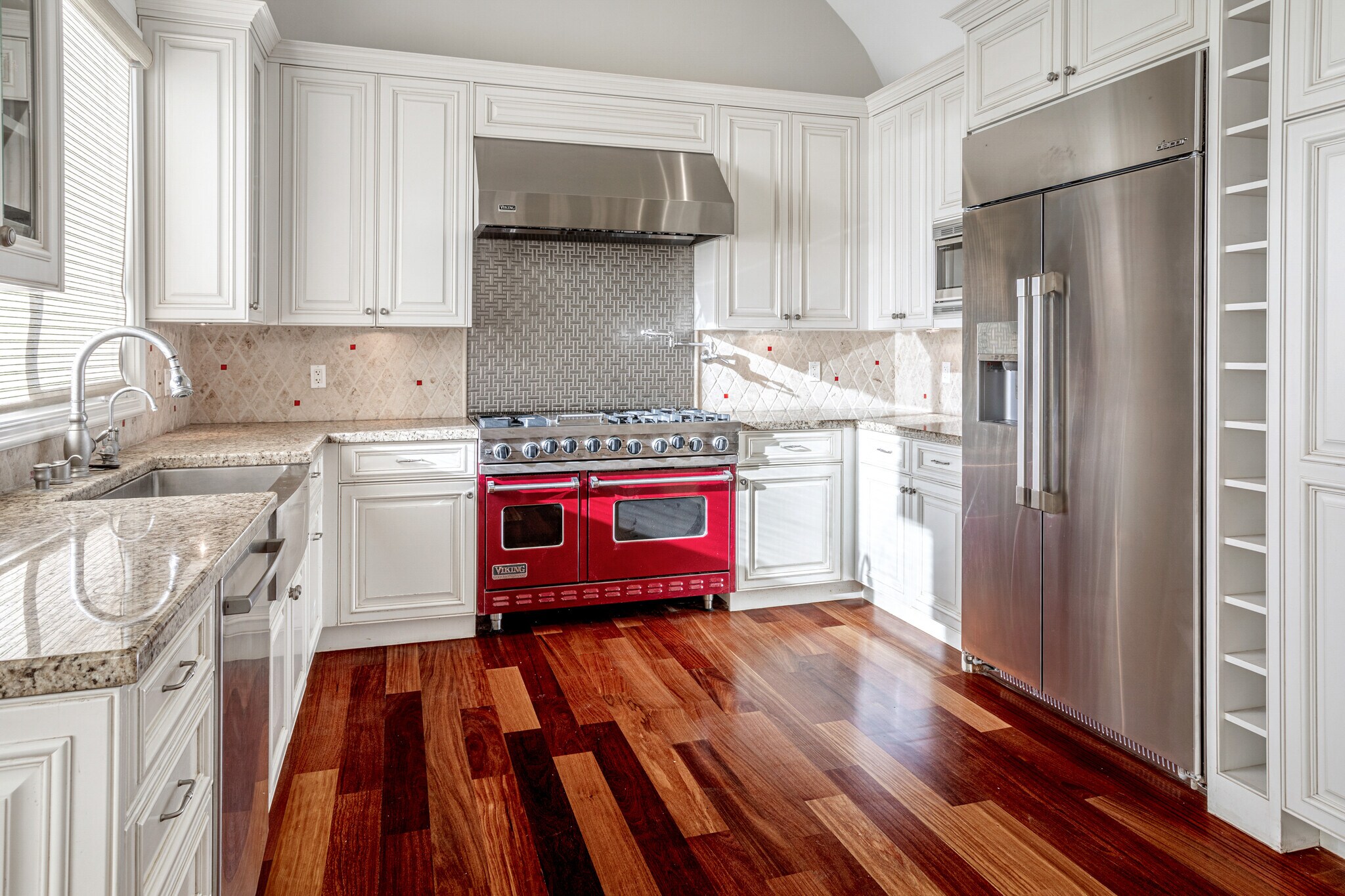 Building Photo - 318 26th St