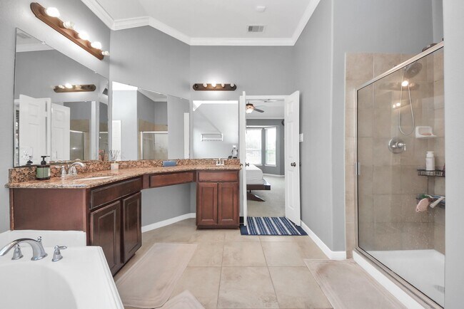 Building Photo - 12912 Southern Manor Dr