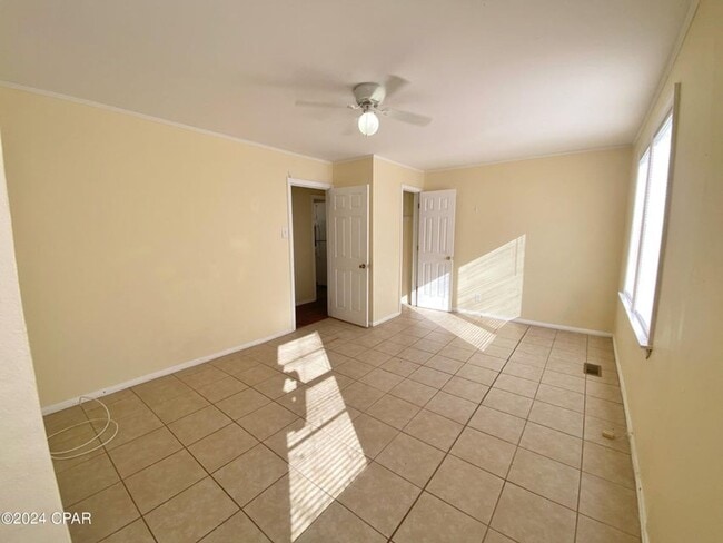 Building Photo - Home Centrally Located in Marianna, FL