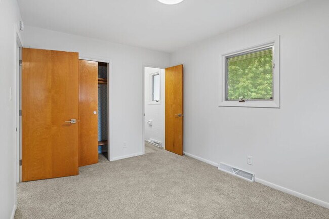 Building Photo - 309 Victory Ave