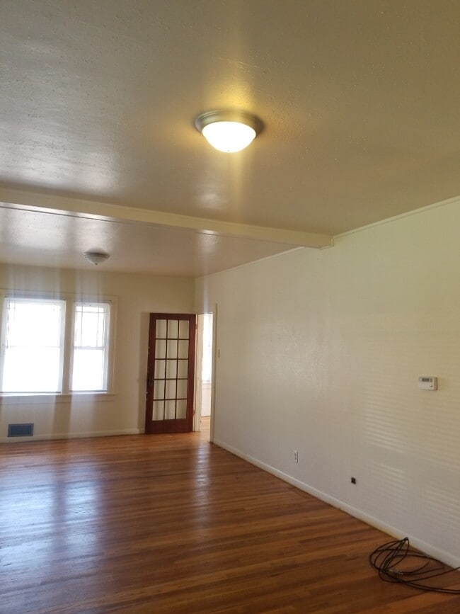 Building Photo - 410 W 28th St