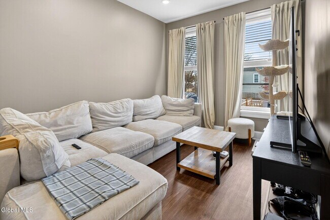 Building Photo - 194 Grand Ave