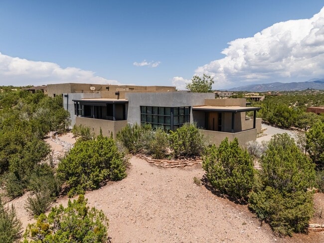 Building Photo - 875 Camino Francisca