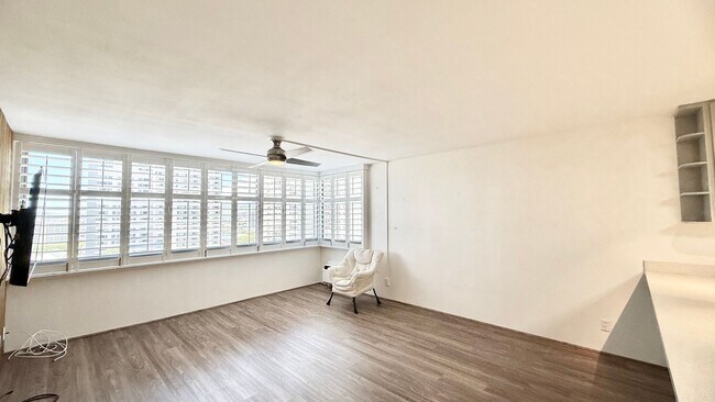 Building Photo - Beautifully Renovated 2-Bedroom, 2-Bathroom Condo 1-Parking