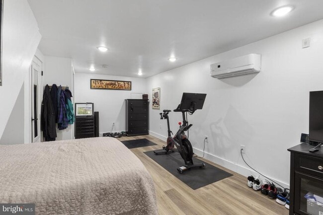 Building Photo - 212 Catharine St