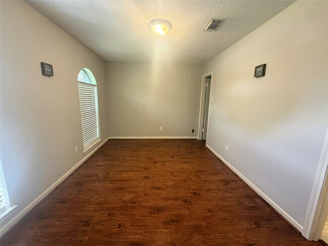 Building Photo - 4035 Lotus Dr