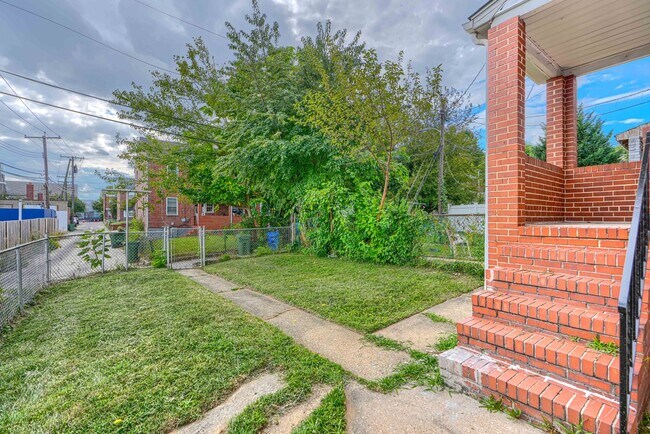 Building Photo - 4131 Mary Ave