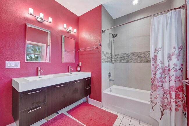Building Photo - Stunning Annual Rental: Luxury Coastal Liv...