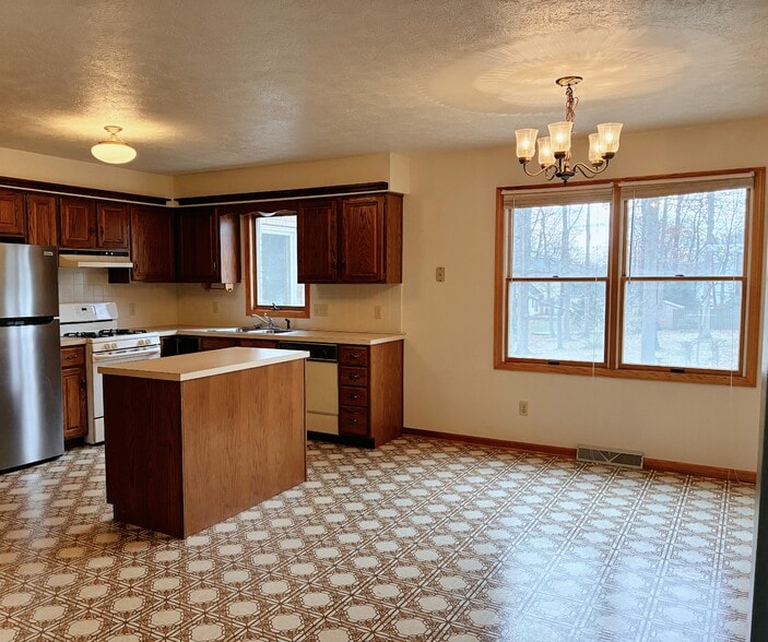 Building Photo - 1248 Boettler Rd