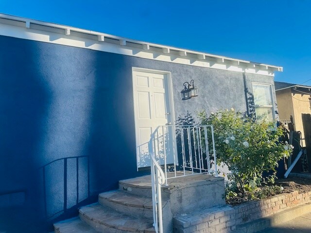 Building Photo - 2267 E Washington Blvd