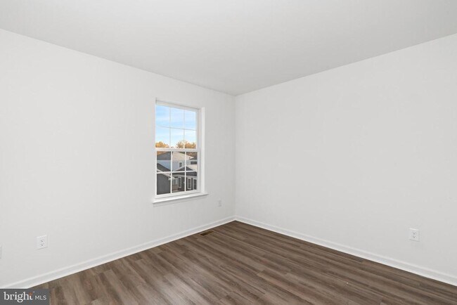 Building Photo - 984 Lorewood Grove Rd