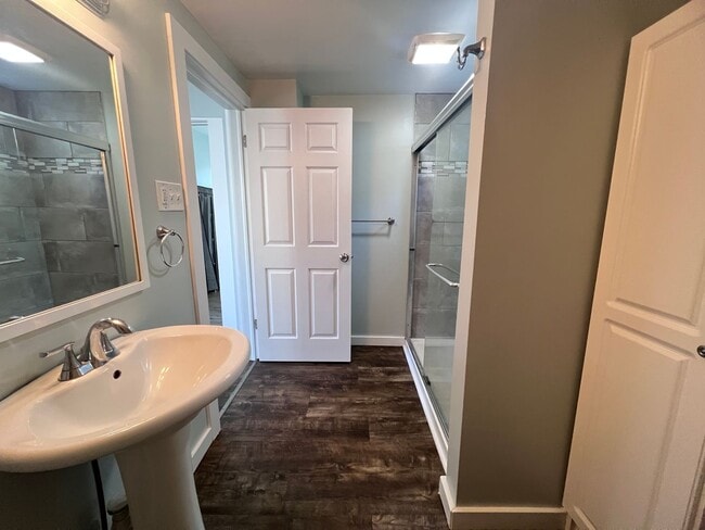 Building Photo - Three Bedroom Home with Main Floor Laundry!