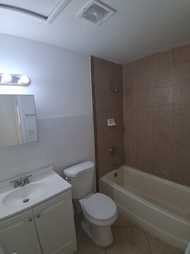 Building Photo - 401 SW 13th Pl