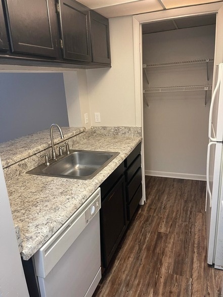 Building Photo - 1844 Larette Dr