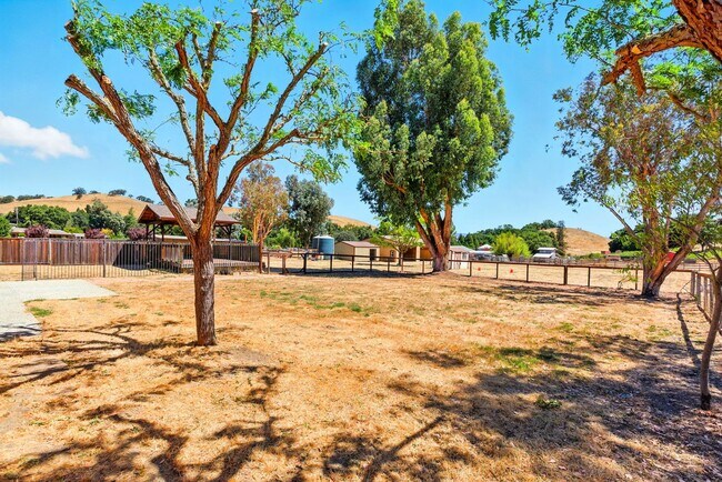 Building Photo - $5995 - Ranch-style home with acreage in West Gilroy's quiet countryside