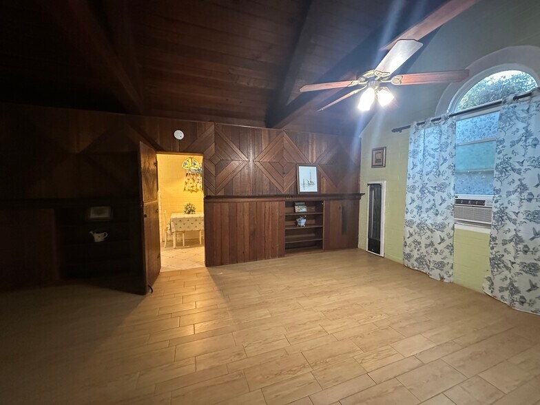 Building Photo - 325A Valle Vista Ave