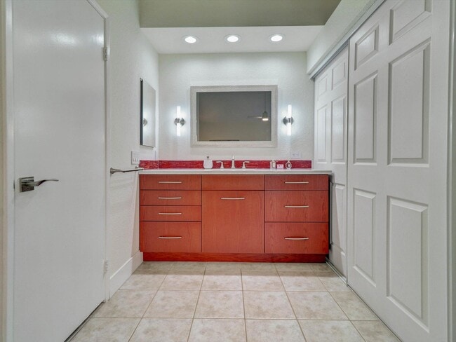 Building Photo - 77897 Woodhaven Dr S