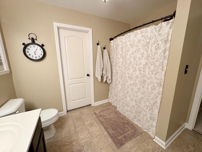 Building Photo - 2688 Woodlawn Way