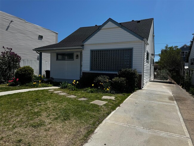 Primary Photo - 444 E Park Ave