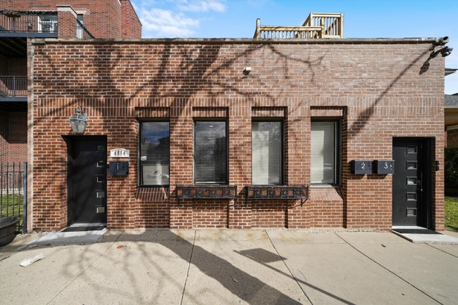 Building Photo - 4854 W Addison St