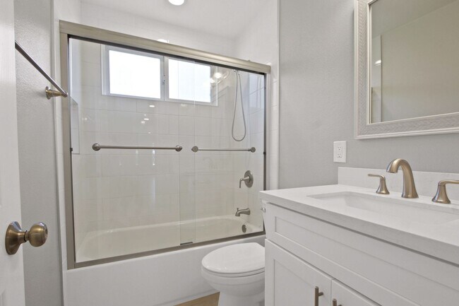 Building Photo - 16572 Tripp Cir