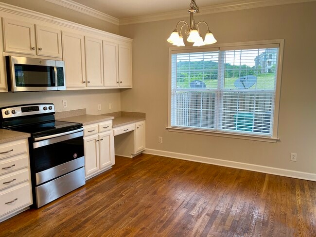 Building Photo - 1047 McKenna Dr