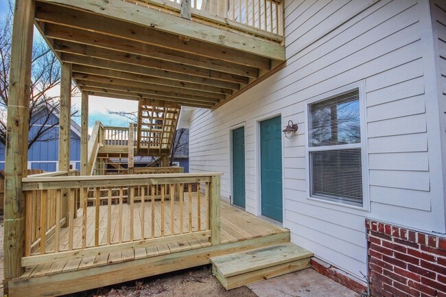 Building Photo - 2 Bedroom in the Heart of Highland Park! Parking included!