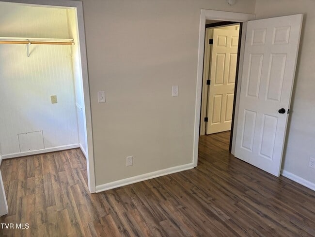 Building Photo - 2703 W Walnut St