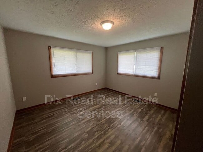 Building Photo - 440 W Wenger Rd