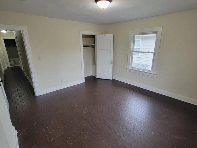 Building Photo - 33 E Norman Ave