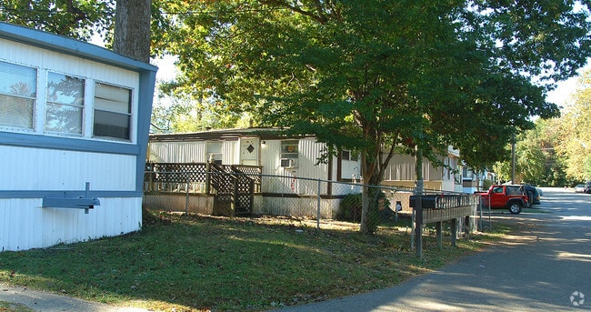 Building Photo - Heritage Mobile Home