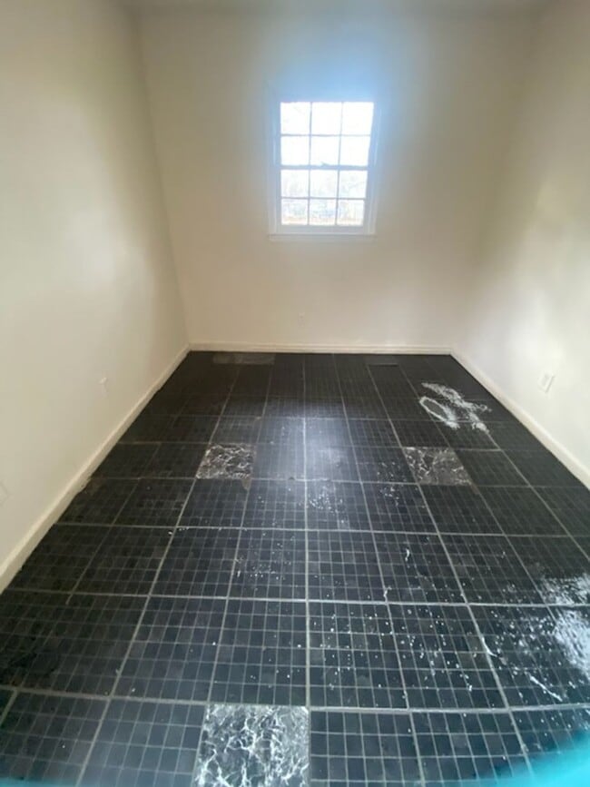 Building Photo - 2921 Doyle Ave