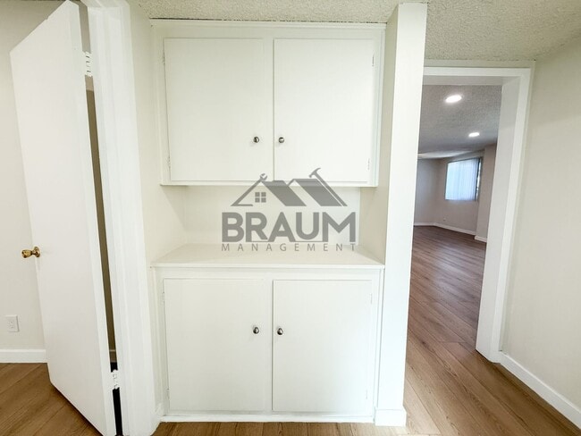 Building Photo - 6039 Whitsett Ave