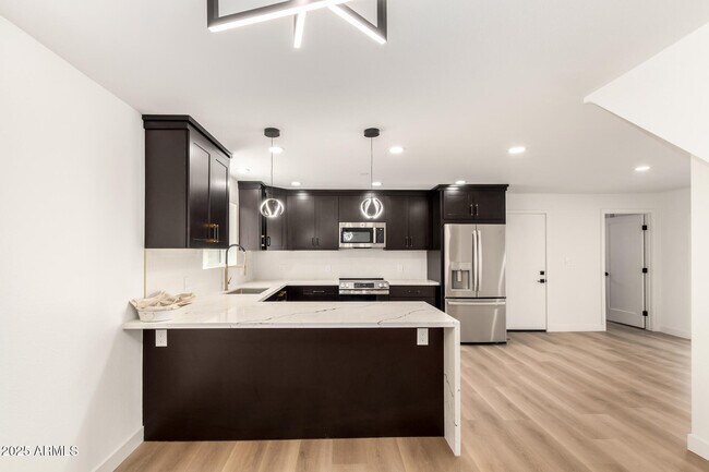 Building Photo - 2210 E Everett Dr